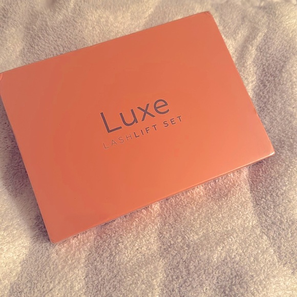 Luxe Lashlift Set / New in Box / Sealed - Picture 5 of 5